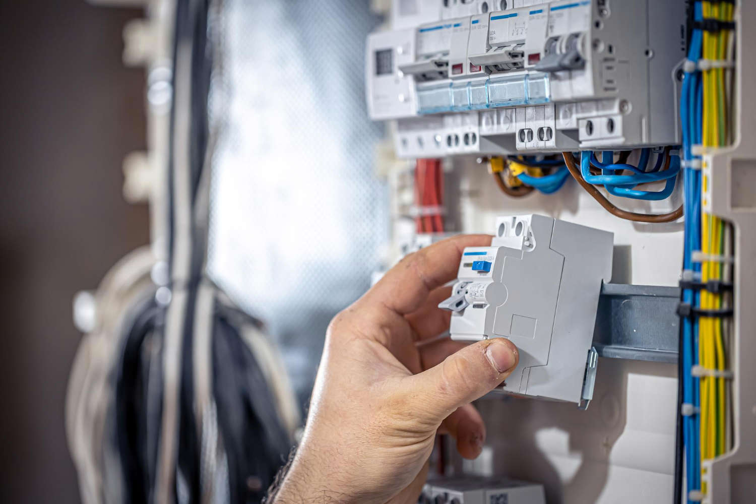 Comment développer son activité d’électricien en 2026 (Guide complet)?