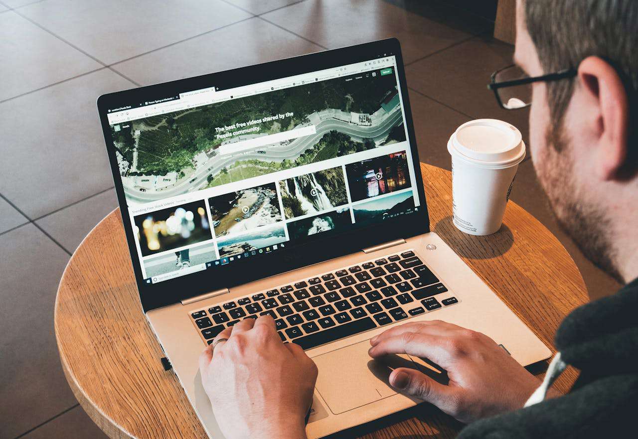 Être artisan en 2025 : une présence numérique forte sans site web, c’est possible